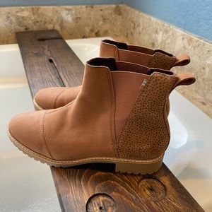 Size 9 TOMS Leopard Cleo Boots